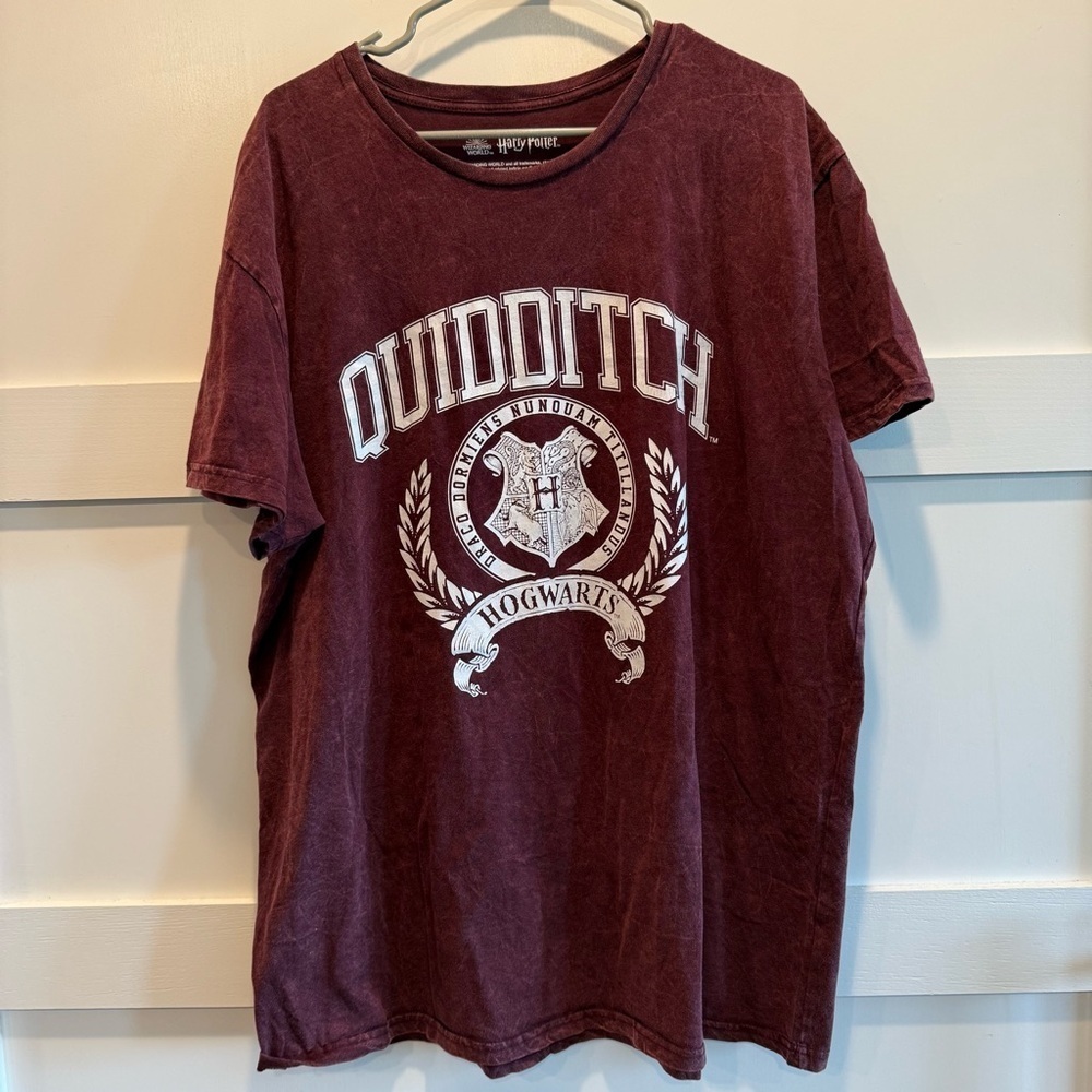 Warner Bros. Hogwarts Quidditch 2XL Maroon Tee